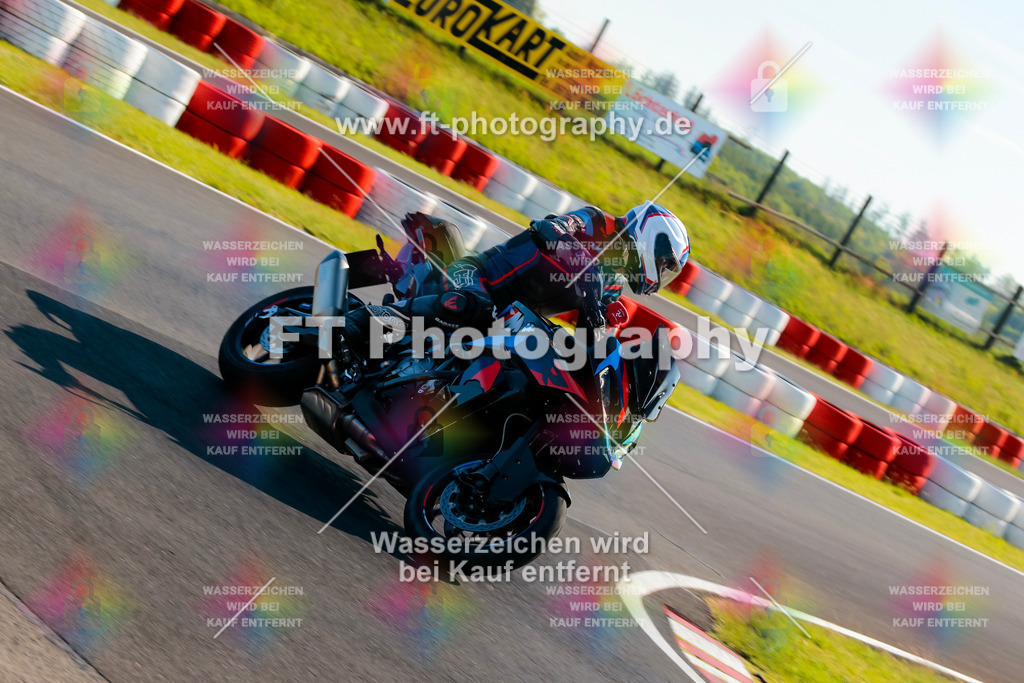 Moto-TeamOBK-21090 | Hier findet Ihr Bilder von Touristenfahrten auf der Nürburgring Nordschleife oder von anderen Veranstaltungen die ich besucht habe. Viel Spass beim Durch Schauen 