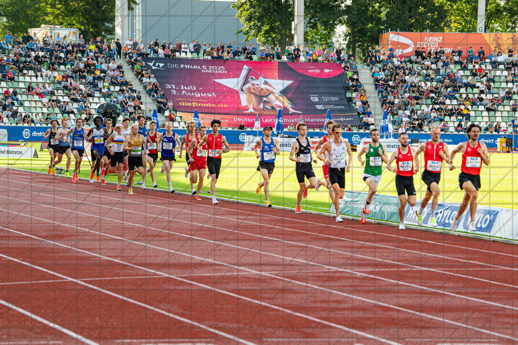 DIE FINALS 2025 | Dt. Leichtathletik Meisterschaft | 5000m Herren | //  01.08.25: DIE FINALS 2025 | Dt. Leichtathletik Meisterschaft | 5000m Herren / Dresden / Deutschland  //   CREDIT:www.bullenfotos.de, Martin König, Hörner Weg 40, D-49078 Osnabrück, +4917663732967 // Nutzung und Weitergabe nur zu den vereinbarten Zwecken. Presseanfragen an Ersteller. Alle Rechte beim Ersteller. Honorierung nach MFM. - Realisiert mit Pictrs.com