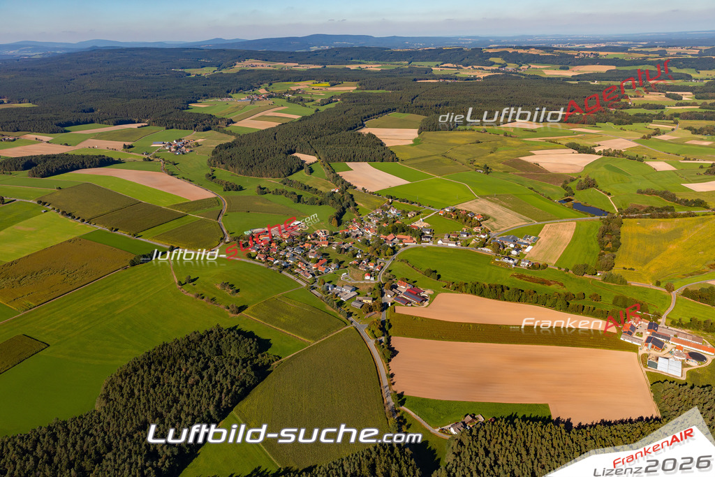 Die Luftaufnahme Hammerles - Parkstein wurde 2021 mittels Flugzeug (keine Drohne) erstellt. Hohe Auflösung -für große Poster und Wandbilder geeignet!