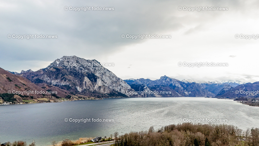 Traunstein_ Traunsee_ Gmunden_ 10.03.2024-8 | 10.03.2024, Gmunden, AUT, Traunstein, im Bild Traunstein, Traunsee, Gmunden, Berg, Berge, See, Tourismus, Bergsteigen, Huette, Segeln, Boote, Landschaft, Drohne, Luftbild