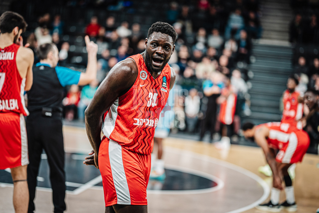 Basketball | Männer | Saison 2024/2025 | BKT EuroCup | Veolia Towers Hamburg vs. Hapoel Bank Yahav Jerusalem | 17.12.2024 | Derek Ogbeide (#34, Hapoel Jerusalem)