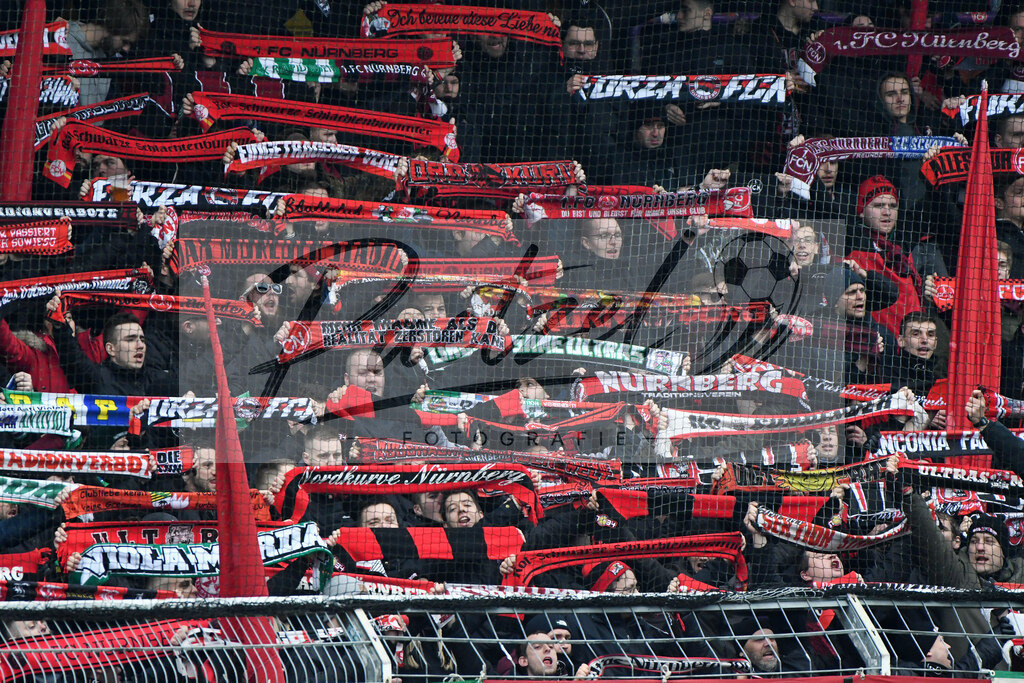 20200208_OSNFCN_0025 | Fußball, Herren: . Die Fans vom 1. FC Nuernberg waehrend des Spiels der 2. Bundesliga zwischen VfL Osnabrueck und 1. FC Nuernberg im Stadion an der Bremer Bruecke am 08.02.2020 in Osnabrueck, Deutschland.DFB / DFL REGULATIONS PROHIBIT ANY USE OF PHOTOGRAPHS AS IMAGE SEQUENCES AND/OR QUASI-VIDEO. - Realisiert mit Pictrs.com