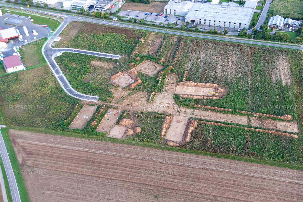 Luftbild: Herxheim, Archäologische Grabung am neuen Gewerbegebiet NW in Herxheim bei Landau im Bundesland Rheinland-Pfalz in Deutschland. Foto: IMG_71310.jpg vom 27.08.2014 durch Werner Riehm/FLY-FOTO.de