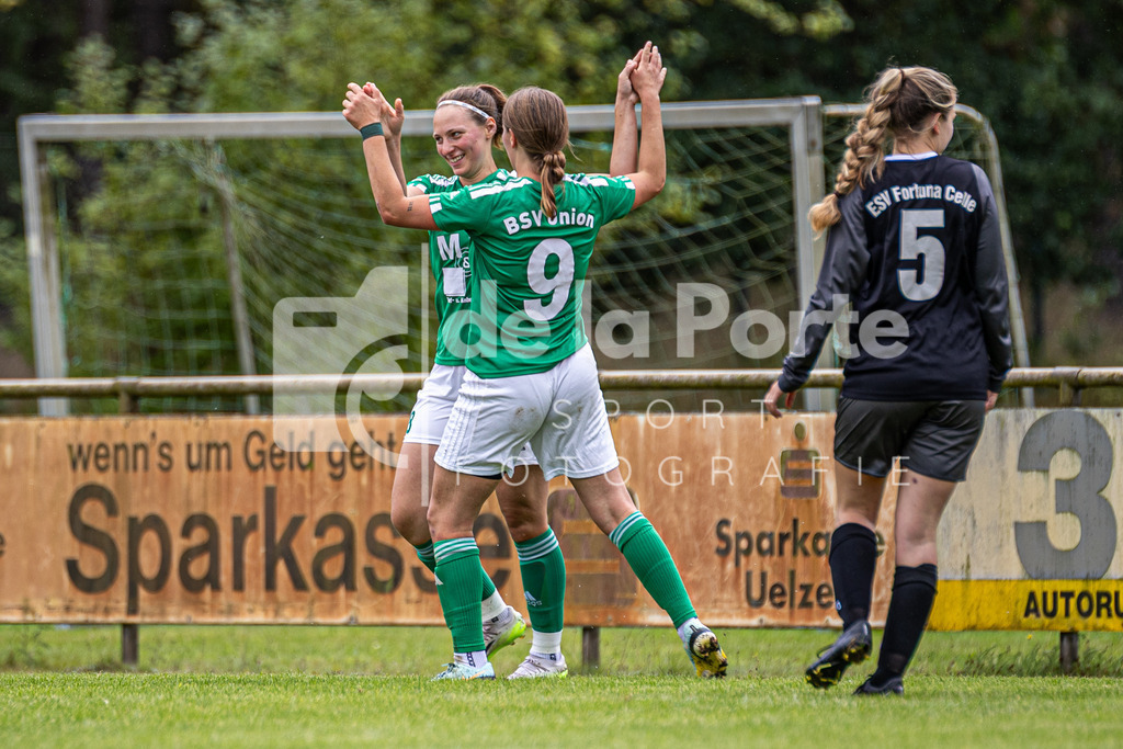 Union Bevensen Frauen - Böker_ Charlene (hinten) freut sich mit Noah Kronshage über Tor) vs Fortuna Celle BP 030825 dlP | immodelaporte-sportfotos - Realisiert mit Pictrs.com