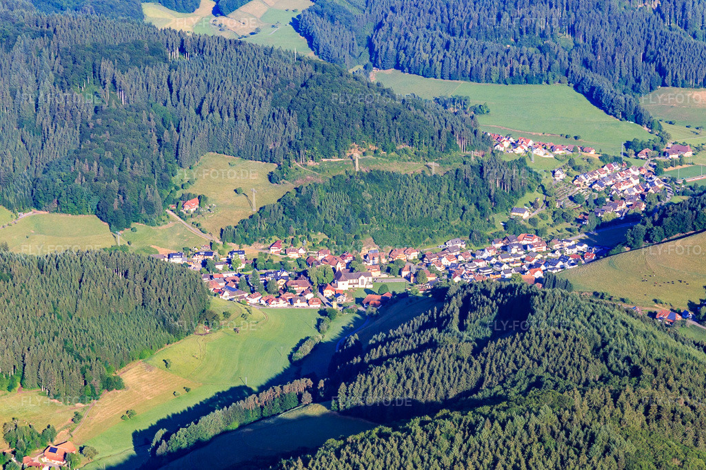 Luftbild: Ortsansicht aus Südosten in Mühlenbach im Bundesland Baden-Württemberg in Deutschland. Foto: IMG_147669.jpg vom 30.05.2025 durch Werner Riehm/FLY-FOTO.de