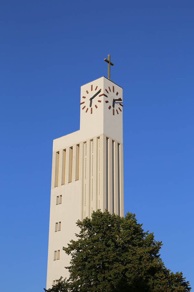 Gohlis - Versöhnungskirche | Entdecke über 20 Kategorien Leipzig-Motive: Foto-Downloads, hochwertige Poster, Leinwand- & Fine-Art-Prints. Jetzt Lieblingsfoto im Bildlexikon Leipzig Shop bestellen!
