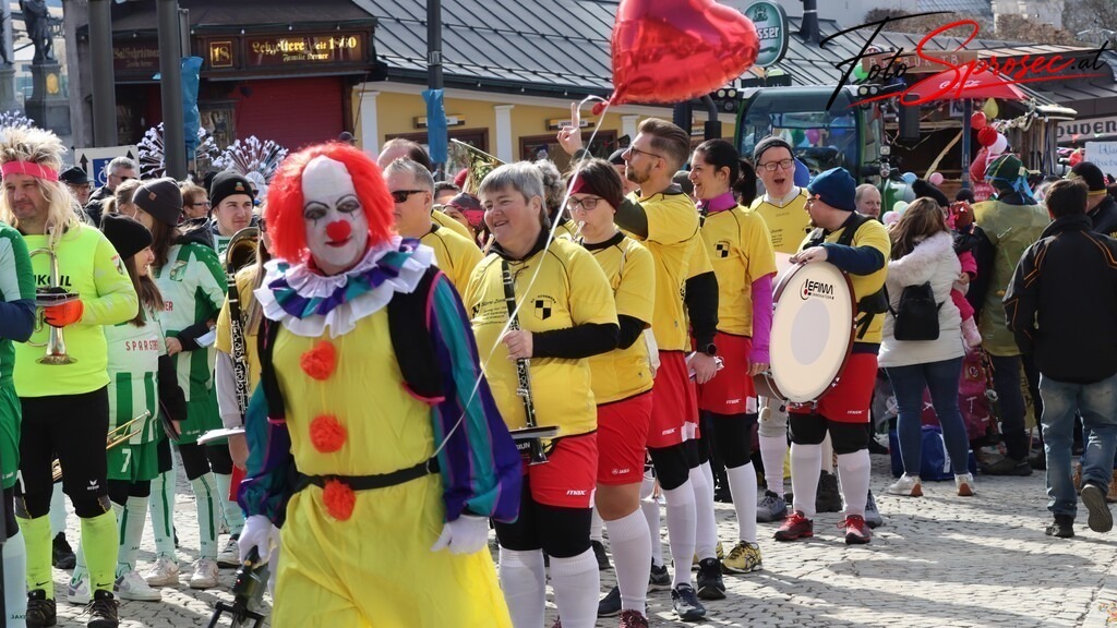 fasching-mariazell2025 (20) | Mit meiner Kamera halte ich besondere Augenblicke, faszinierende Landschaften und interessante Details fest. Dabei entstehen ganz unterschiedliche Aufnahmen – von stimmungsvollen Landschaftsfotografien und beeindruckenden Drohnenaufnahmen über Pressefotos - Realisiert mit Pictrs.com