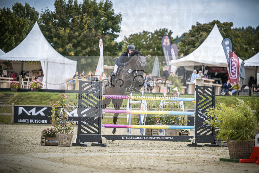 DOS_1786 | Entdecke hochwertige Reitturnierfotos von Foto Oger. Professionell, emotional und authentisch – jetzt Lieblingsmomente im Shop bestellen.Deutschlandweite Turnierfotografie. - Realisiert mit Pictrs.com
