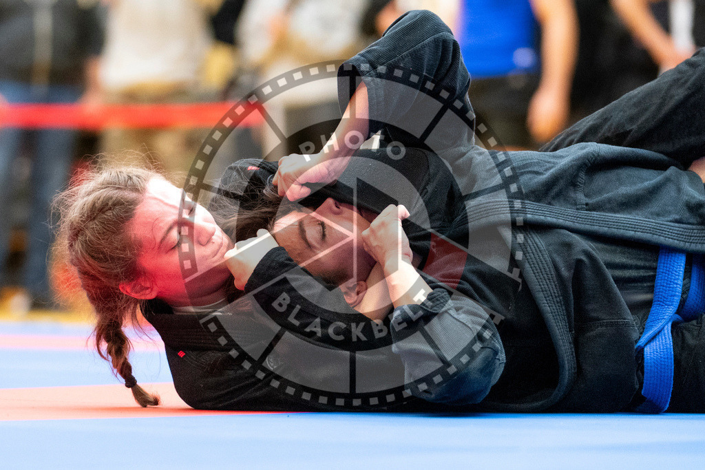20231118PBB12257 | Fighters compete during the AJP Tour 600 Frankfurt Championship in Frankfurt/Main, Germany, on November 18, 2023.