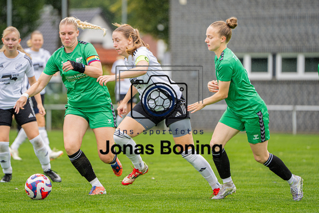 Fußball I Frauen I Saison 2026-2027 I Oberliga Niedersachsen I 2. Spieltag I DSJ SV Bunnen - TuS Büppel I 1581 | jns.sportfotos - Realisiert mit Pictrs.com