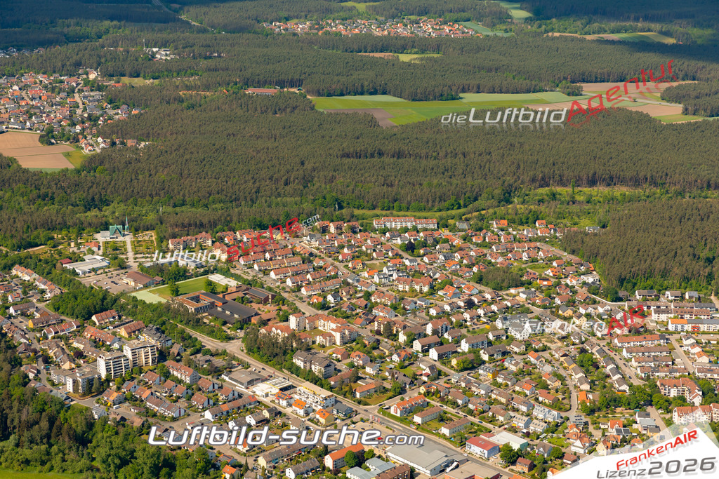 Das Luftbild zeigt :  Roth - Die Luftaufnahme wurde 2024 vom UL-Flugzeug aus erstellt ( keine Drohne ) - Hochauflösende Luftaufnahme - Für grossformatige Ausdrucke geeignet. Die Geschenkidee !Mit Lizenz und Bildrechte bestellbar