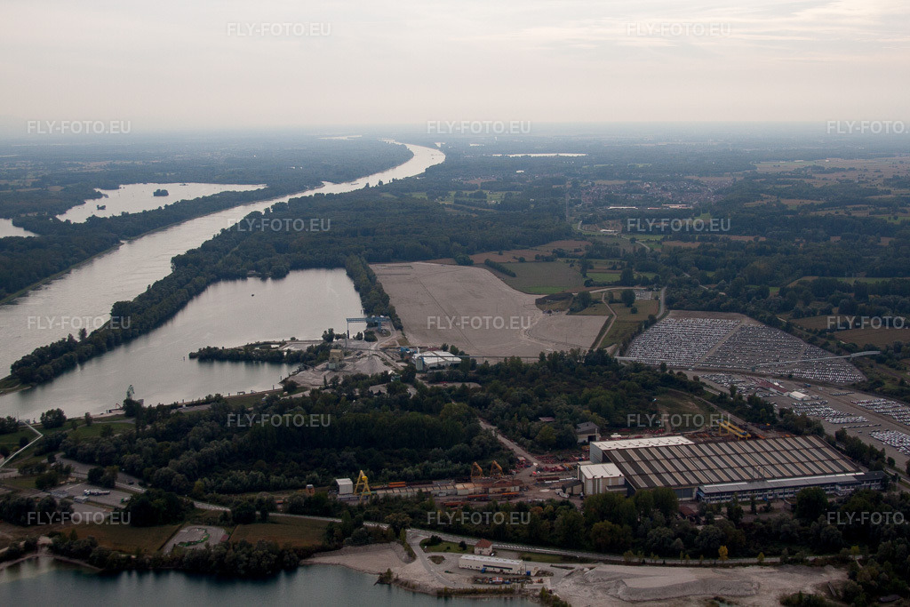 Vue aérienne: Port du Nouveau Rhin à Lauterbourg dans le département Bas Rhin, France.Photo: IMG_53343.jpg prise le 23/09/2012 par Werner Riehm/FLY-FOTO.euRésolution de l'original: 4752 x 3168 px