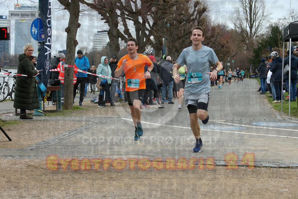 231231_1155_EX1_4564 | Sportfotografie im Rhein-Sieg Kreis, Köln, Bonn, NRW, Rheinland Pfalz, Hessen, etc. Unser Tätigkeitsfeld umfasst den Laufsport vom Volkslauf über den Marathon, Duathlon, Triathon bis zum Ultralauf wie Kölnpfad Ultra oder Schindertrail.