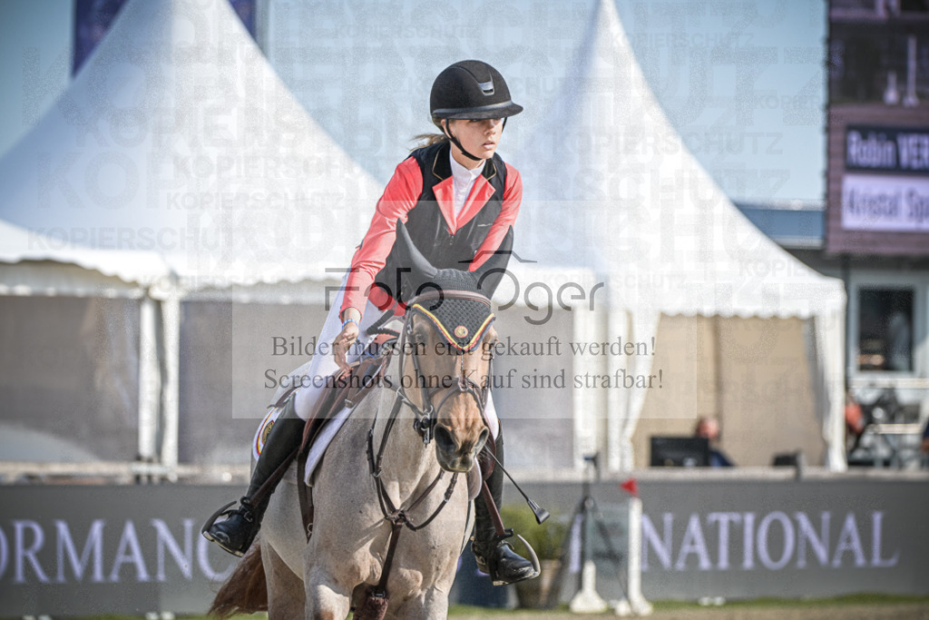 DOS_9441 | Entdecke hochwertige Reitturnierfotos von Foto Oger. Professionell, emotional und authentisch – jetzt Lieblingsmomente im Shop bestellen.Deutschlandweite Turnierfotografie. - Realisiert mit Pictrs.com