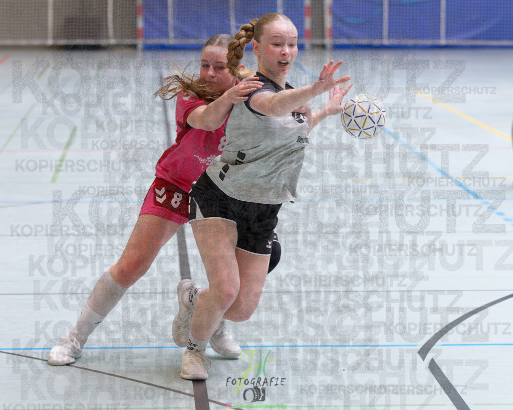 Hessenmeisterschaft wJC - Spiel um Platz 3; TuS Kriftel - SG Schenklengsfeld | Hessenmeisterschaft wJC - Spiel um Platz 3; TuS Kriftel - SG Schenklengsfeld am 22.03.2025 in Biedenkopf (Sporthalle Lahntalschule)Photo © 2025 - Jörg Heinrich - Realisiert mit Pictrs.com