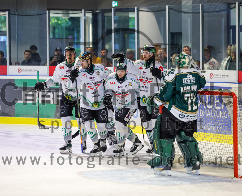 2025-09-21_061_TSV_Erding_gegen_Hoechstadter_Alligators | Erding, Deutschland, 21.09.2025:Eishockey, Oberliga Süd 2025 / 2026, 2. Spieltag, TSV Erding gegen Höchstadter Alligators, Endergebnis: 3:4Foto: Christian Riedel / fotografie-riedel.net