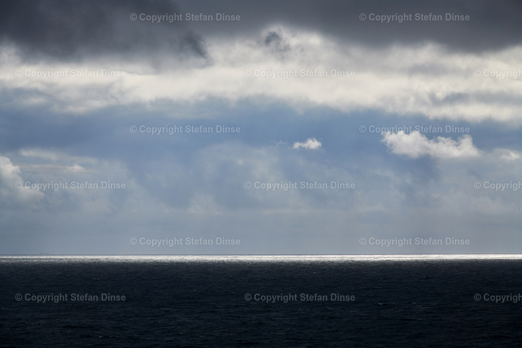 atmospheric scenery over the ocean | atmospheric scenery over the ocean - Realisiert mit Pictrs.com