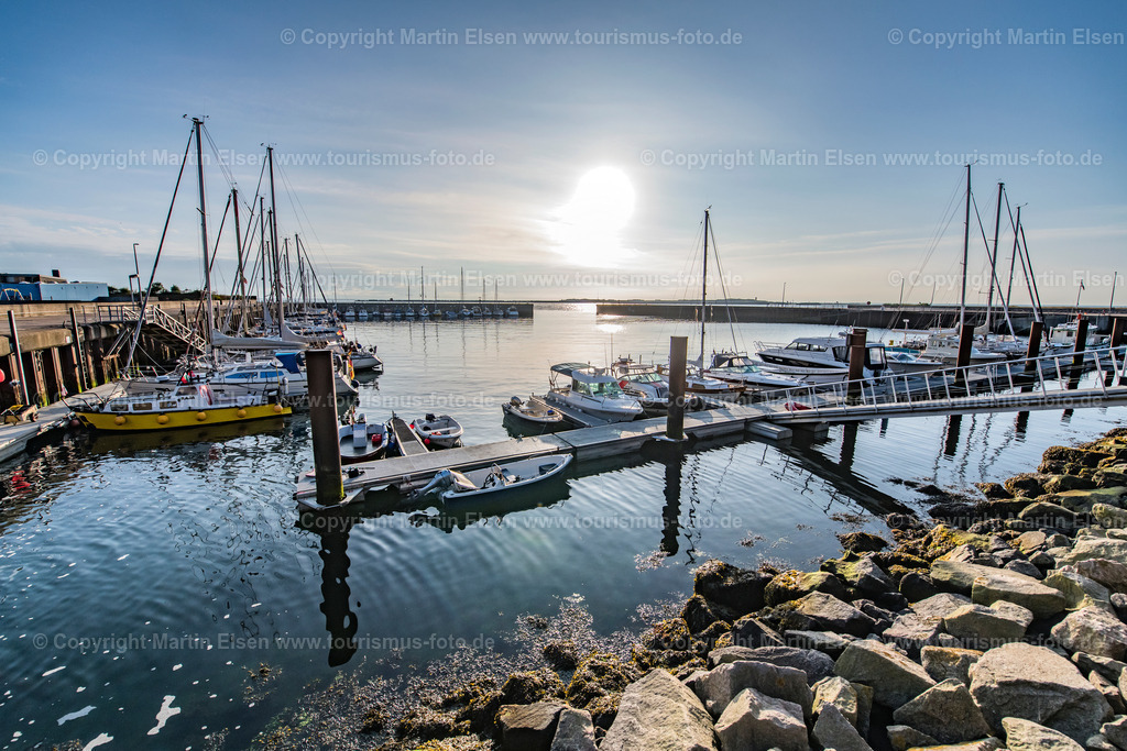 Helgoland Nord-Osthafen_ELS_3988030818 | Helgoland - Aufnahmedatum: 04.08.2018, Aufnahmehöhe:  m, Koordinaten:  - , Bildgröße: 8033 x  5355 Pixel - Copyright 2018 by Martin Elsen, Kontakt: Tel.: +49 157 74581206, E-Mail: info@schoenes-foto.deSchlagwörter:Schleswig-Holstein,Landkreis Pinneberg,Düne,Hochseeinsel,Börteboote,Meer,Küste,Halunder,Oberland,Unterland,Strand,Seehunde,Robben,Lange Anna,Felsen,Roter Felsen,Luftbild,Luftbilder,Bastölpel - Realisiert mit Pictrs.com