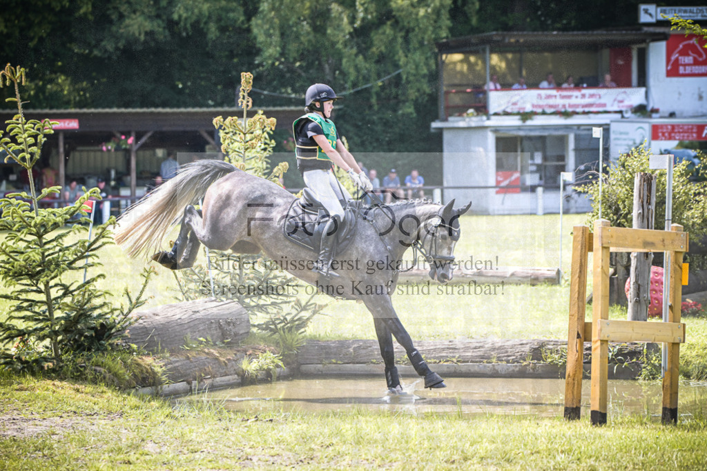 DOS_9597 | Entdecke hochwertige Reitturnierfotos von Foto Oger. Professionell, emotional und authentisch – jetzt Lieblingsmomente im Shop bestellen.Deutschlandweite Turnierfotografie. - Realisiert mit Pictrs.com