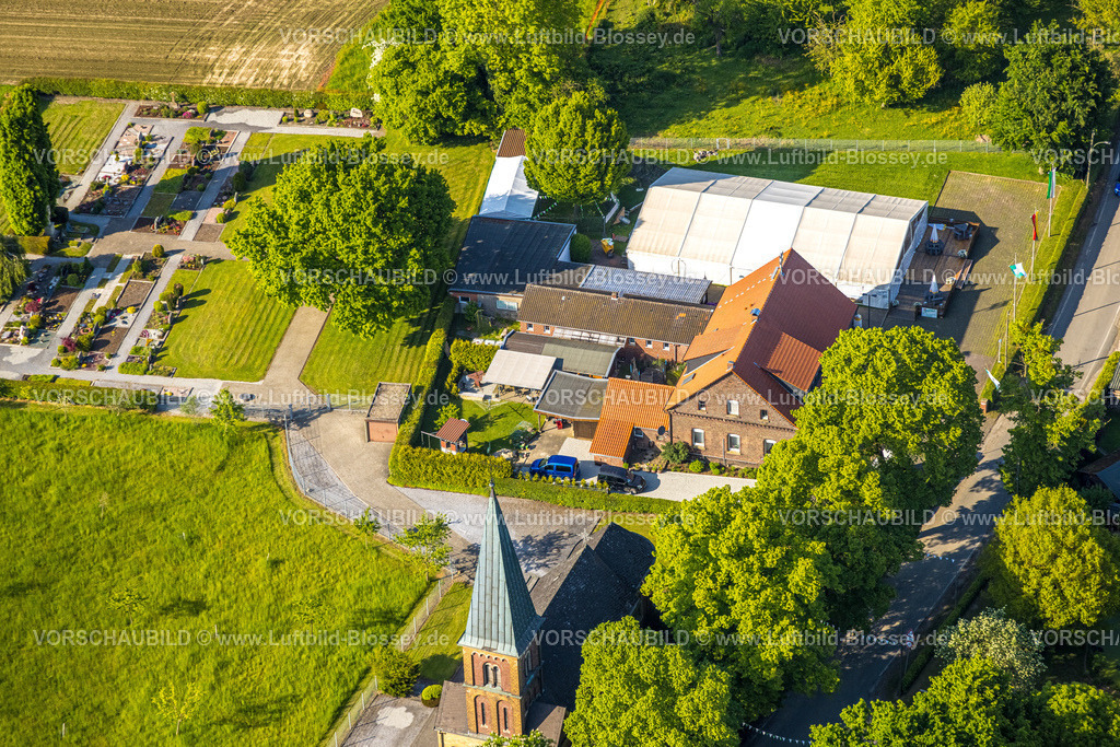 Hamm230506784-2 | Luftbild, Kath. Kirche St. Joseph, kath. Friedhof Süddinker, St. Hubertus Schützenbruderschaft Süddinker 1826, Stadtbezirk Rhynern, Hamm, Ruhrgebiet, Nordrhein-Westfalen, Deutschland