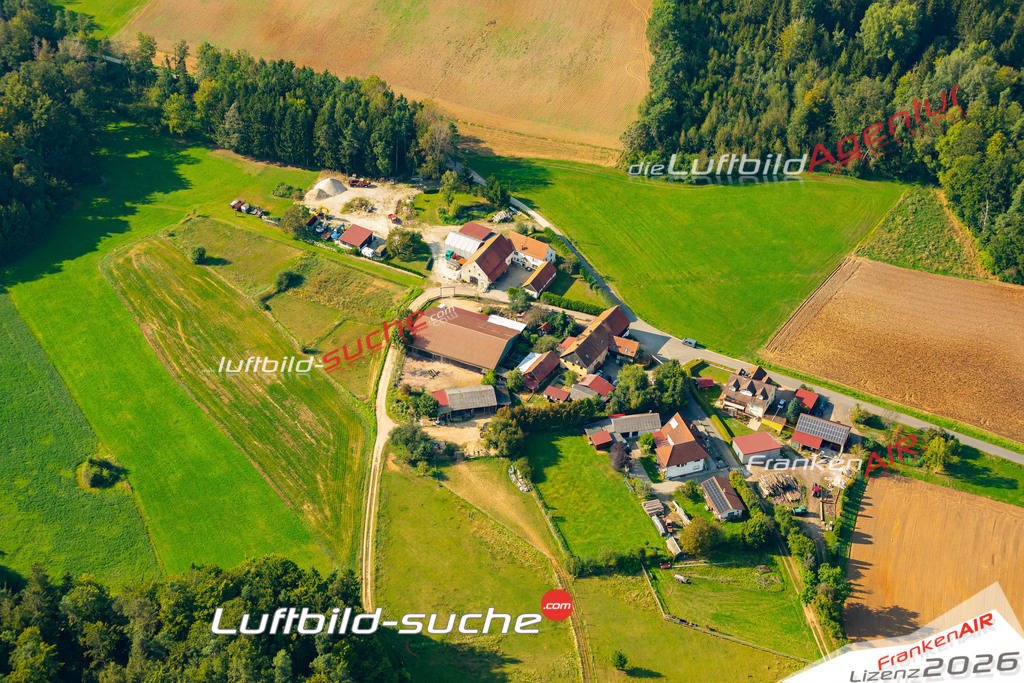 Das Luftbild zeigt : Namsreuth Königstein - Die Luftaufnahme wurde 2024 vom UL-Flugzeug aus erstellt ( keine Drohne ) - Hochauflösende Luftaufnahme - Für grossformatige Ausdrucke geeignet. Die Geschenkidee !Mit Lizenz und Bildrechte bestellbar