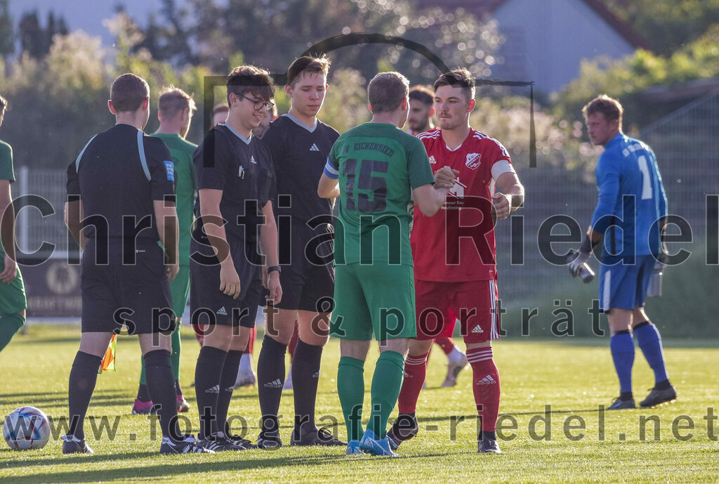 2023-08-11_001_FC_Finsing_gegen_SV_Eichenried | Finsing, Deutschland, 11.08.2023:
Fußball, Kreisliga 2023 / 2024, 4. Spieltag, FC Finsing gegen SV Eichenried, Endergebnis: 3:0

Schiedsrichter Finn Augst, Michael Kopp (SV Eichenried, #15), Leonhard Hölzl (FC Finsing, #5)

Foto: Christian Riedel / fotografie-riedel.net