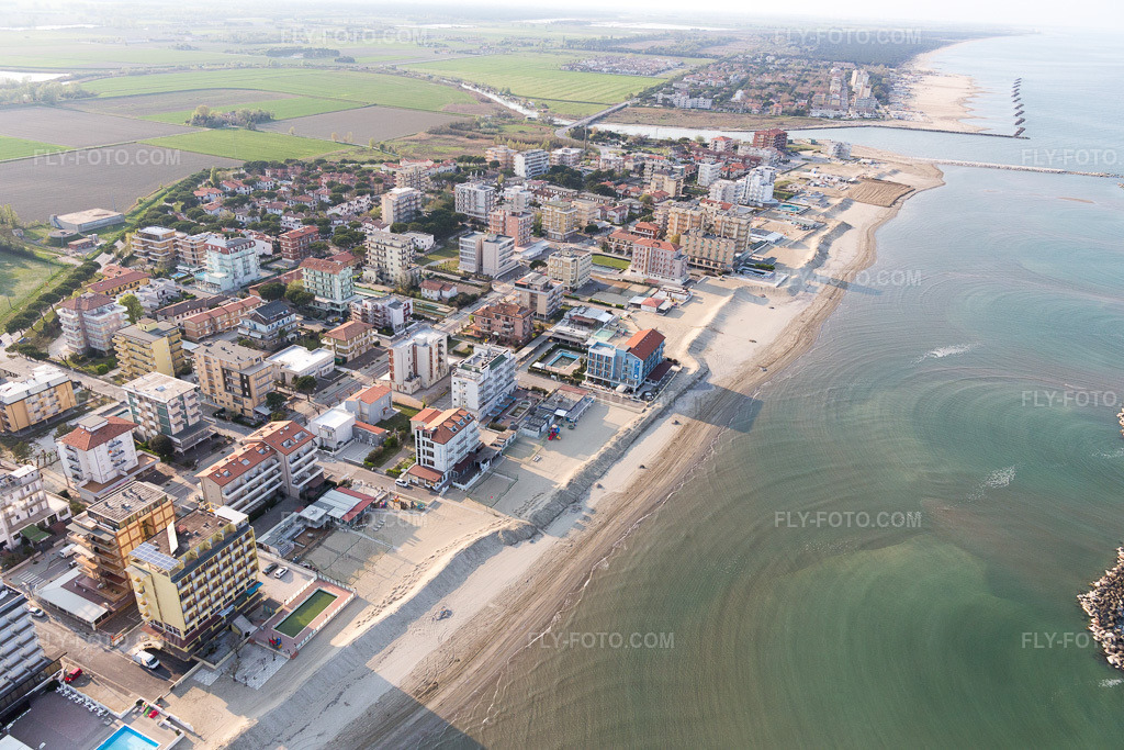 Aerial view: View of the town in Lido DI Savio in the state Emilia Romagna, Italy.Photo: IMG_098476.jpg taken on 04/05/2017 by Werner Riehm/FLY-FOTO.comResolution of the original: 5472 x 3648 px