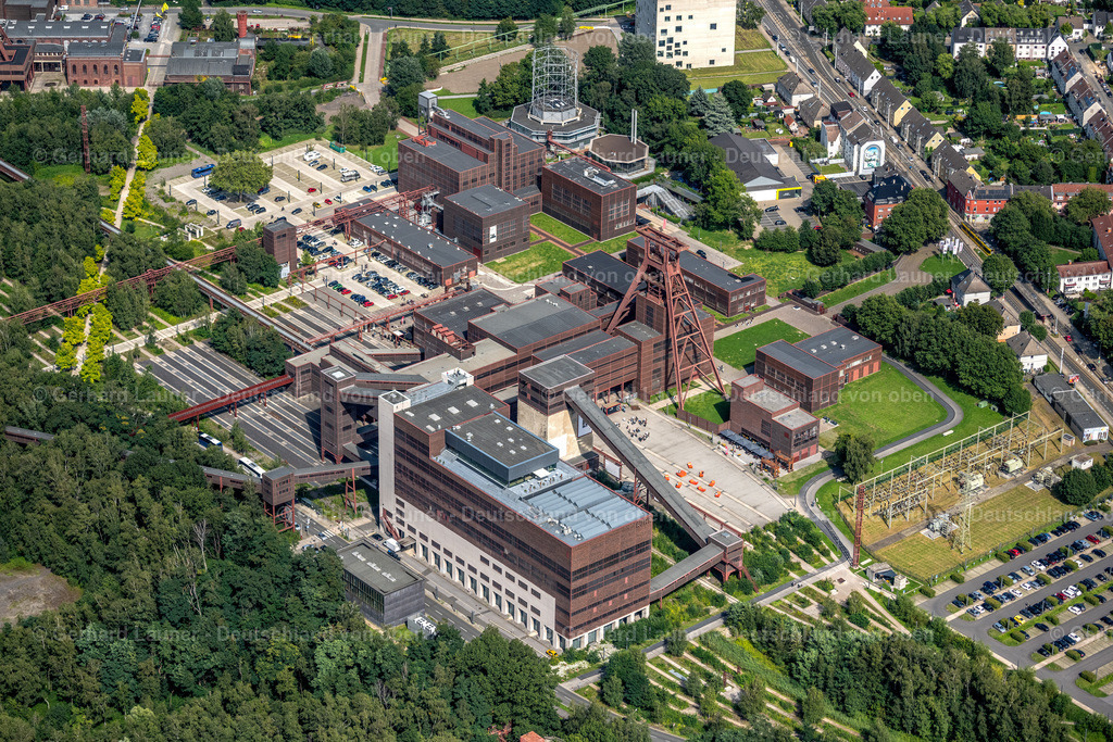 4050311 | Zeche Zollverein, Essen ESSEN 25.08.2021 Museums- Gebäude- Ensemble Zeche - Ruhr Museum in Essen im Bundesland Nordrhein-Westfalen. // Museum building ensemble pit - Ruhr Museum in Essen in the state North Rhine-Westphalia. Foto: Gerhard Launer
