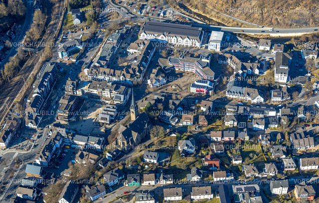 Lennestadt250309132Meggen | Luftbild, City Stadtzentrum mit Rathaus und Kirche St. Agatha und Marktplatz, HIT Einkaufszentrum, Altenhundem, Lennestadt, Sauerland, Nordrhein-Westfalen, Deutschland