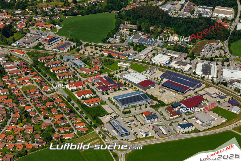 Aktuelles Luftbild von Haslach Traunstein - Die Luftaufnahme wurde 2022 mittels UL-Flugzeug erstellt ( keine Drohne ) - hochauflösende Kamera-Systeme von  Canon -Beste Qualität - Für grossformatige Ausdrucke geeignet. Die Geschenkidee !