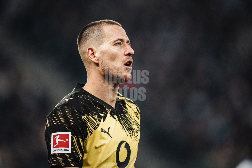 Fußball | Männer | Saison 2025/2026 | 1. Fußball-Bundesliga | 10. Spieltag | Hamburger SV vs. Borussia Dortmund | 08.11.2025 | Waldemar Anton (#3, Borussia Dortmund)