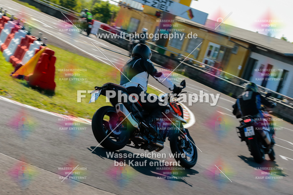 Moto-TeamOBK-21203 | Hier findet Ihr Bilder von Touristenfahrten auf der Nürburgring Nordschleife oder von anderen Veranstaltungen die ich besucht habe. Viel Spass beim Durch Schauen 