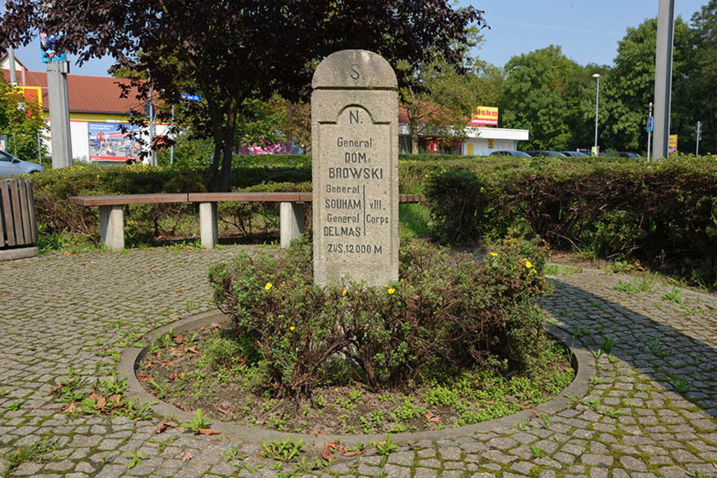Apelsteine - Apelstein Nr. 21 (Delitzscher Landstraße) | Entdecke über 20 Kategorien Leipzig-Motive: Foto-Downloads, hochwertige Poster, Leinwand- & Fine-Art-Prints. Jetzt Lieblingsfoto im Bildlexikon Leipzig Shop bestellen!