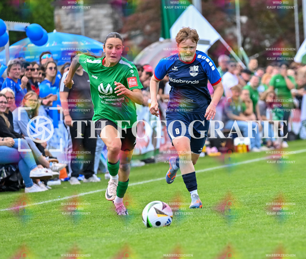 GER, FC Hauingen - SV Waldhaus, Frauen-Fussball, Rothaus Bezirkpokal, Finale, Saison 2024/2025, 29.05.2025 | Finja Voelkel (SV Waldhaus, #03), Luise Hildebrand (FC Hauingen, #09)GER, FC Hauingen - SV Waldhaus, Frauen-Fussball, Rothaus Bezirkpokal, Finale, Saison 2024/2025, 29.05.2025Foto: TH Fotografie/Thomas Hess