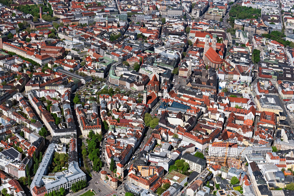 dr__0063232.jpg | MüNCHEN 29.04.2025 Altstadtbereich und Innenstadtzentrum am Isator an der Tal, Thomas-Wimmer-Ring, Frauenstraße im Ortsteil Altstadt in München im Bundesland Bayern, Deutschland. // Old town area and city center at the Isator an der Tal, Thomas-Wimmer-Ring, Frauenstrasse in the Altstadt district of Munich in the federal state of Bavaria, Germany. Foto: Daniel Reiter