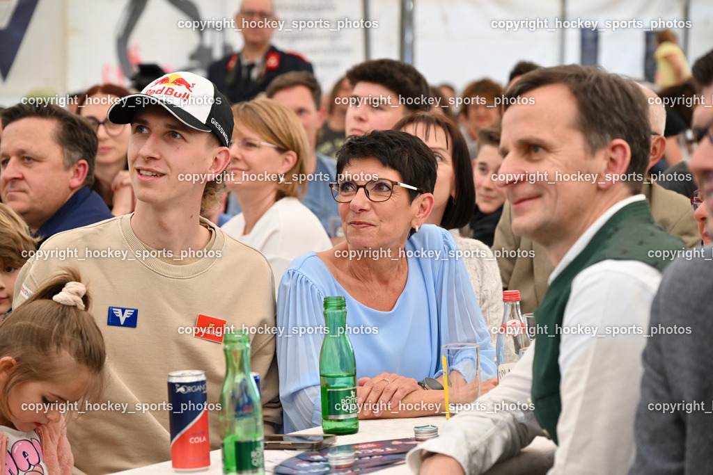 Empfang Daniel Tschofenig | Einzug Daniel Tschofenig, Mama Monika Tschofenig, Papa Gerhard Tschofenig, Empfang Daniel Tschofenig, Empfang Daniel Tschofenig am 10.05.2025 in Hohenthurn (Mehrzweckhaus Hohenthuurn), Austria, (Photo by Bernd Stefan)