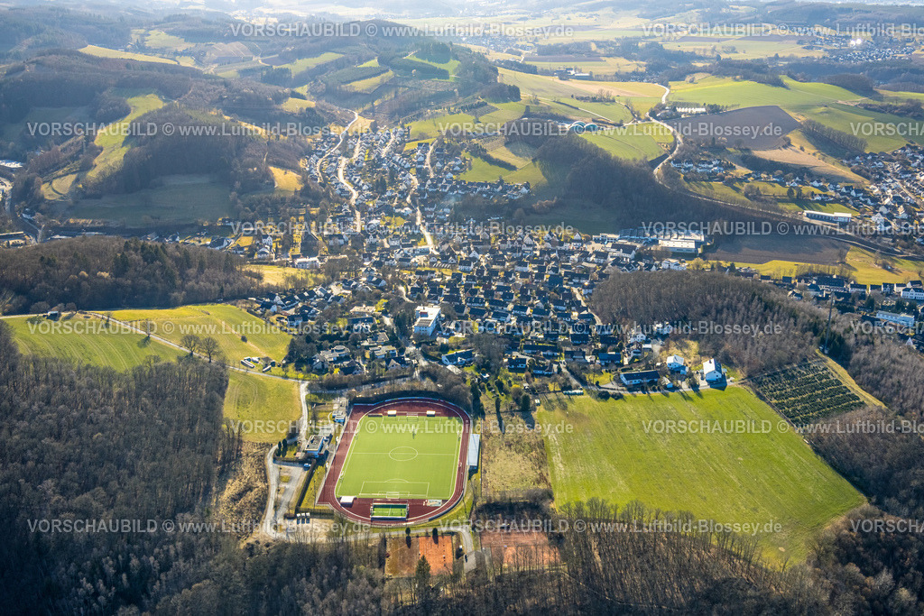 Lennestadt250309266Grewenbrueck | Luftbild, Stadion an der Habuche, Fußballstadion und LeichtathletikStadion mit Wohngebiet Ortsansicht, Grevenbrück, Lennestadt, Sauerland, Nordrhein-Westfalen, Deutschland