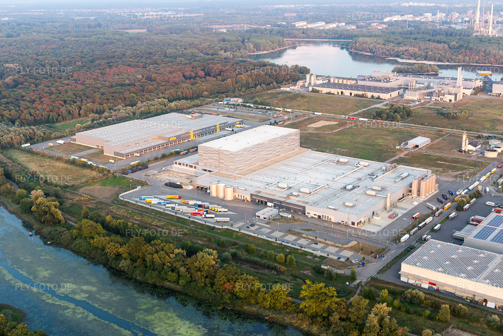 Luftbild: Wörth am Rhein, Industriegebiet Oberwald in Wörth am Rhein im Bundesland Rheinland-Pfalz in Deutschland. Foto: IMG_110757.jpg vom 05.09.2018 durch Werner Riehm/FLY-FOTO.de