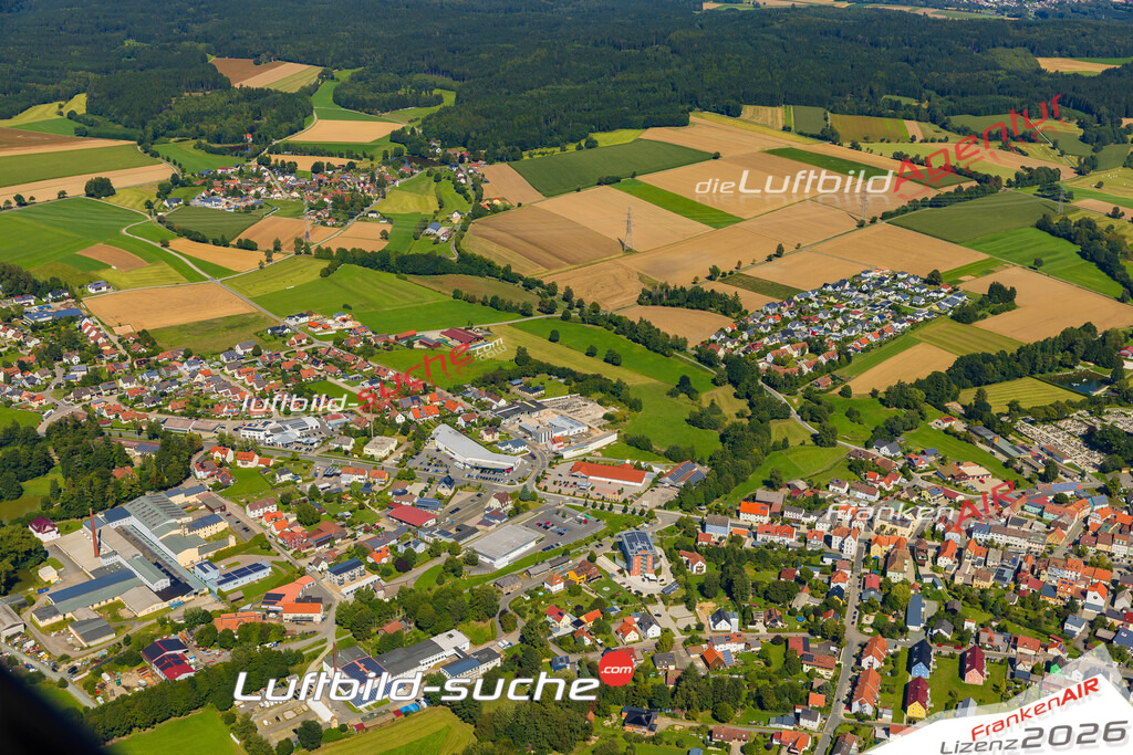 Luftaufnahme der Stadt Vohenstrauß - Die Luftaufnahme wurde 2025 vom UL-Flugzeug heraus erstellt ( keine Drohne ) - Hochauflösende Luftaufnahme - für professionelle Ausdrucke geeignet. Die Geschenkidee !Mit Lizenz und Bildrechte bestellbar