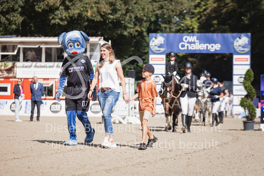 230910_OWLCh_Führzügel-165 | Deine schönsten Turniermomente als professionelle Fotos! Entdecke hochwertige Pferdesport-Fotografie im Online-Shop. Jetzt Fotos finden & bestellen!