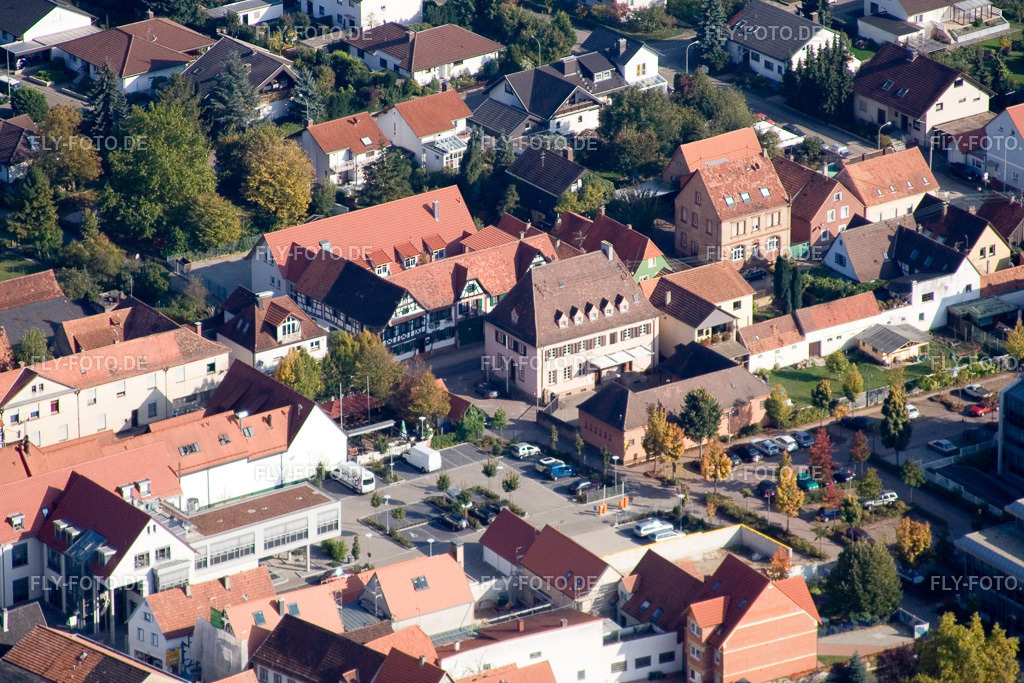 Dierbachweg x Bahnhofstr | Luftbild: Dierbachweg x Bahnhofstr in Kandel im Bundesland Rheinland-Pfalz in Deutschland. Foto: IMG_8496.jpg vom 06.10.2007 durch Werner Riehm/FLY-FOTO.de - Realisiert mit Pictrs.com