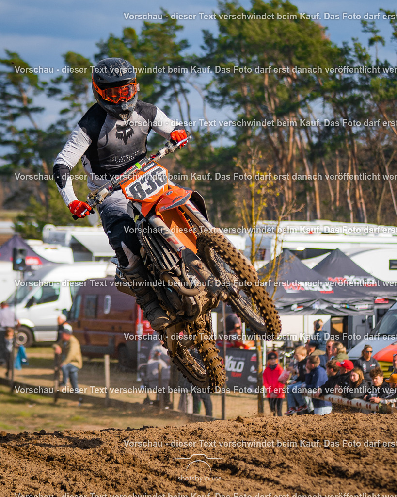 04_13_Bensdorf_MX1-4014 | Sportfotografin aus Berlin-Brandenburg mit Fokus auf Motocross. Ich halte deine sportliche Leistung und echte Emotionen auf und neben der Strecke professionell fest. Entdecke die Fotos von deinem Rennen und bestelle sie direkt hier im Shop.