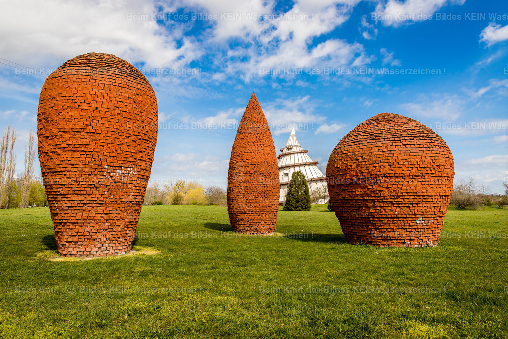 Elbauenpark Blumen-5051 | Steinskulptur im Elbauenpark - Realisiert mit Pictrs.com