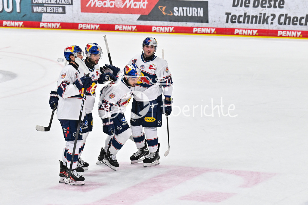ERC Ingolstadt - EHC RB München | INGOLSTADT, GERMANY - 27. MAERZ: Jubel der Gäste nach dem Treffer zum 0-2 durch Christopher DESOUSA (RB München 82) / Tor / Torschuetze / Freude / Happy während dem Match zwischen dem ERC Ingolstadt und dem EHC RB München bei Spiel 2 des DEL Playoff Viertelfinales in der Saturn Arena