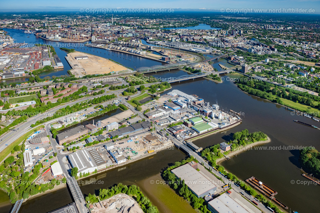 Hamburg_Elbbrücken_Veddel_ELS_3444150522 | HAMBURG 15.05.2022 Stadtzentrum im Innenstadtbereich am Ufer des Flußverlaufes Elbe am Brückenbauwerk der Elbbrücken - Norderelbbrücke - Freihafenelbbrücke in Hamburg, Deutschland. // City center in the downtown area on the banks of river course Elbe on Brueckenbauwerk of Elbbruecken - Norofelbbruecke - Freihafenelbbruecke in Hamburg, Germany. Foto: Martin Elsen