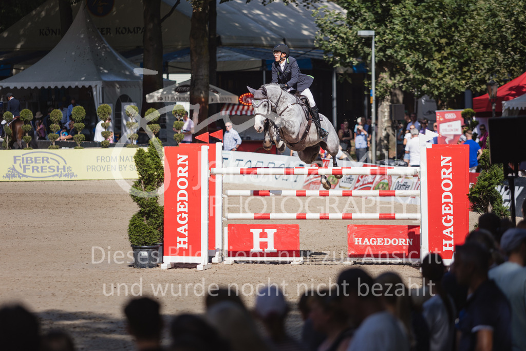 230910_OWLCh_GroßerPreis-614 | Deine schönsten Turniermomente als professionelle Fotos! Entdecke hochwertige Pferdesport-Fotografie im Online-Shop. Jetzt Fotos finden & bestellen!