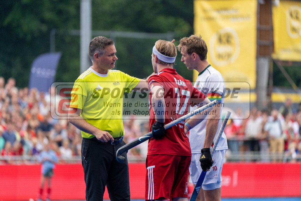 Final4_20250601-1457-HK108664 | Krefeld, Deutschland, 01.06.2025:  Feldhockey Final4 2025 – „Deutsche Feldhockey-Meisterschaften 2025“ Crefelder HTC - Rot-Weiss Köln (Finale Herren) im Gerd-Wellen-Hockeyanlage am 01.06.2025 in Krefeld, Deutschland. (Foto von Kramhöller/Fehrmann/Kaste)Krefeld, Germany, 01.06.2025: Feldhockey Final4 2025 – „Deutsche Feldhockey-Meisterschaften 2025“ Harvestehuder HTC - Düsseldorfer HC (Finale Damen) in Gerd-Wellen-Hockeyanlage at 01.06.2025 in Krefeld, Deutschland. (Foto from Kramhöller/Fehrmann/Kaste)