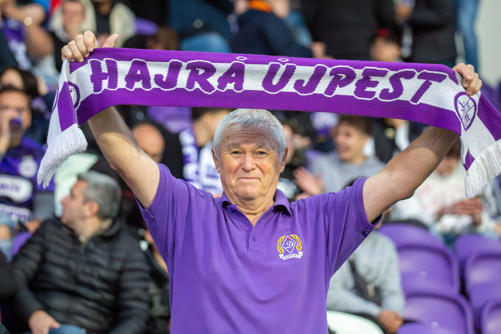 Fußball NB I. (Ungarn) Saison 2024/25, 32. Spieltag: Újpest FC gegen Nyíregyháza Spartacus***Fan voller Vorfreude auf das Spiel | Fußball NB I. (Ungarn) Saison 2024/25, 32. Spieltag: Újpest FC gegen Nyíregyháza Spartacus***Fan voller Vorfreude auf das Spiel - Realisiert mit Pictrs.com