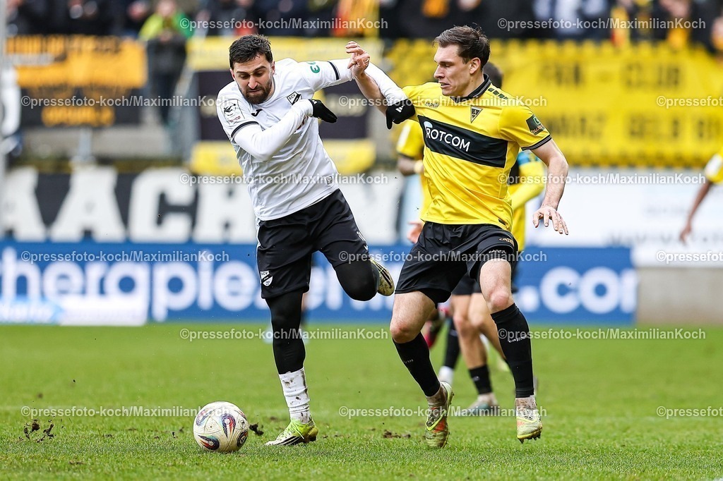 xKWIx21022601089 | 21.02.2026, xKWIx, Fußball, 3. Liga, Alemannia Aachen - SC Verl, Tivoli: Berkan Taz (SC Verl #10) im Zweikampf gegen Marius Wegmann (Alemania Aachen #33)Photo: xKamilxWilkowskixPressefotoKochx