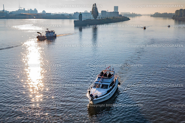 DJI_0280 | 30.09.2022 Drohnenaufnahmen Dt. Schifffahrtstag 2022 Bremen Wendebecken / Weser